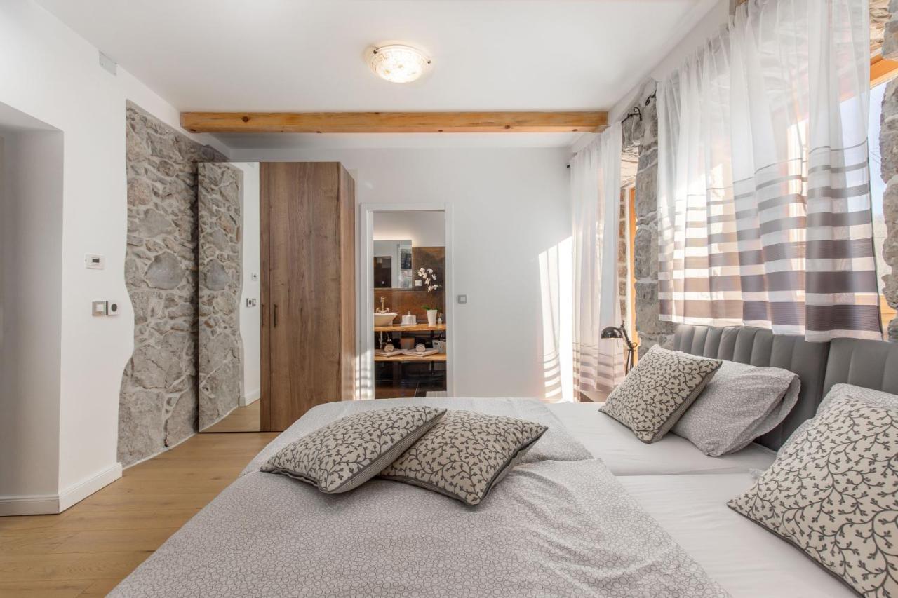Villa Laura Vrh  外观 照片