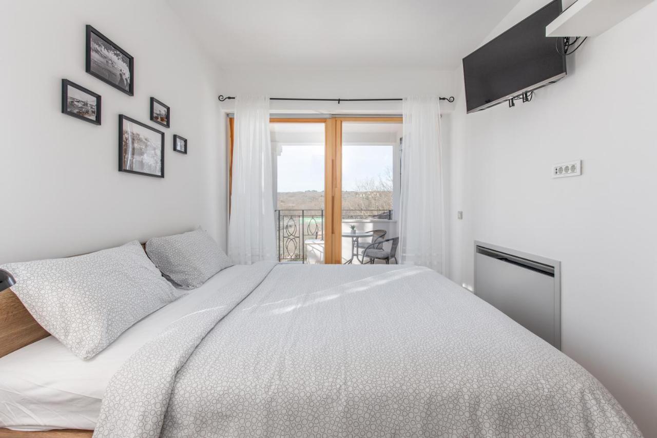 Villa Laura Vrh  外观 照片