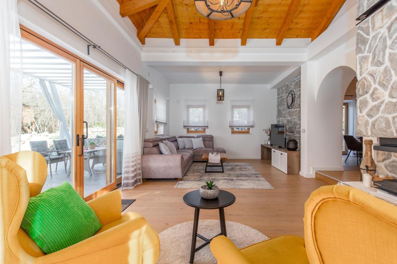 Villa Laura Vrh  外观 照片