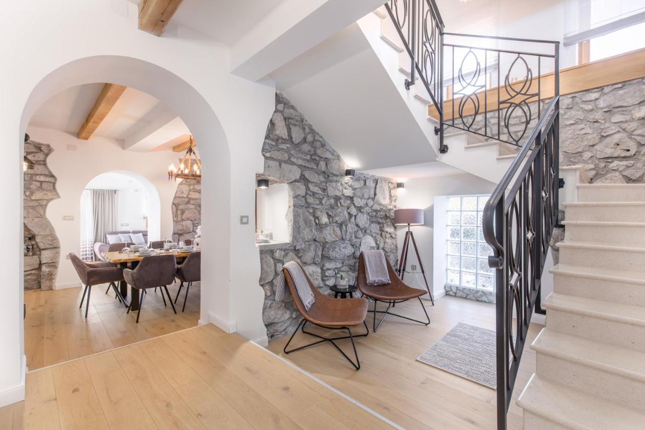 Villa Laura Vrh  外观 照片