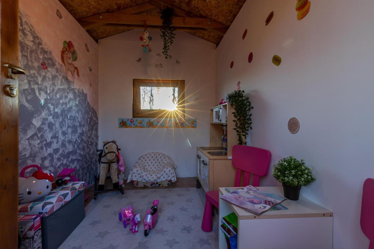 Villa Laura Vrh  外观 照片